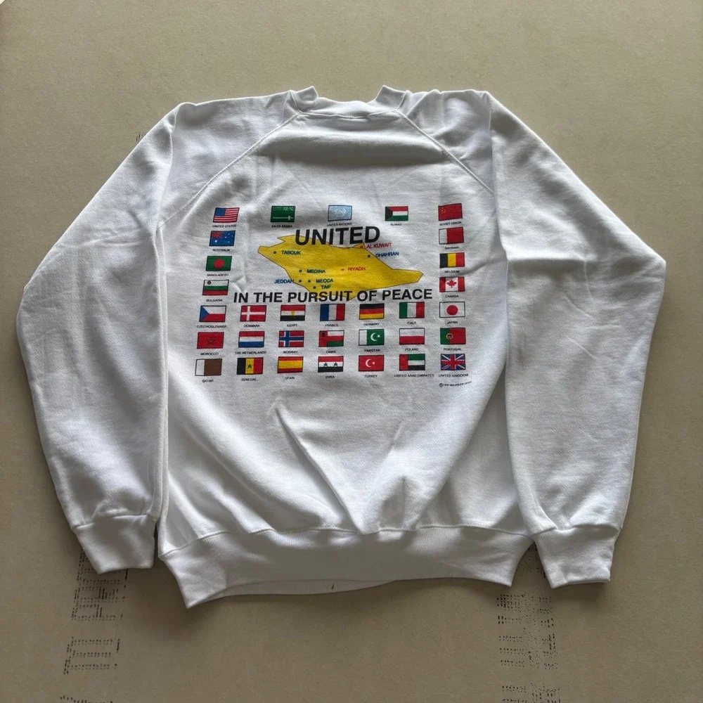 Vintage 90s Hanes Operation Desert Shield Sweatshirt‎